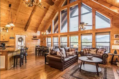 Image de Smokies Mountain Cabin w/Views! ! Hot Tub, Game Room, Fire Pit, Grill, WiFi!