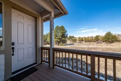 Image de Modern Clean Spacious Space Minutes from Downtown!