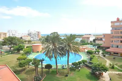 Image de Charmant studio à louer à Roses, Costa Brava! Pour 3 personnes, équipements modernes, piscine, Wi-Fi gratuit, proche de la plage.