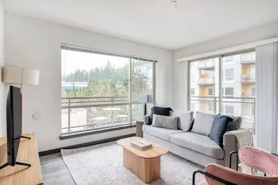 Ideal Bellevue 2br w/ Bbq, Gym & W/D, walkable area, by Blueground