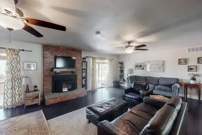 Image de Beautiful private home w/private hot tub, gas grill, washer/dryer, central A/C