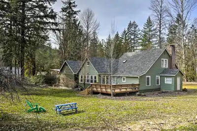 Image de Remote Escape: Riverside Home w/ Scenic Views