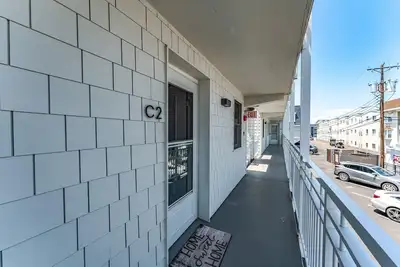 Image de Second floor condo with a View