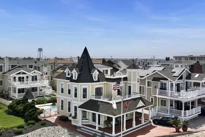 Image de Updated Victorian home with great ocean views