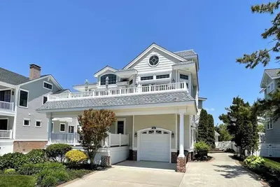 Image de Stunning home in Avalon with Private swimming pool, Heated swimming pool and WiFi