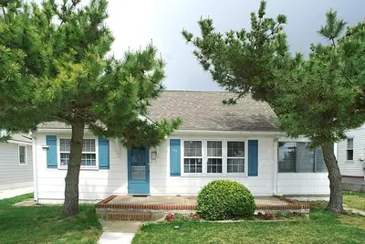 Image de Cozy Cottage close to beach and downtown