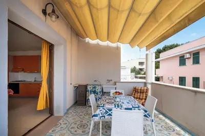 Image de Appartement 'Staiulo - Primo Piano - La Plumeria' avec balcon et climatisation