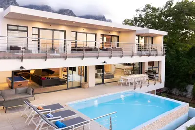 Image de Blue Emerald Villa - Close to Camps Beach and Table Mountain
