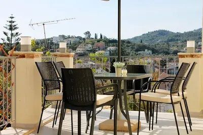 Image de Close to the beach, spacious two-bedroom apartment with breakfast