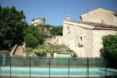 Image de 3 gîtes de caractère en Provence 11/13 personnes