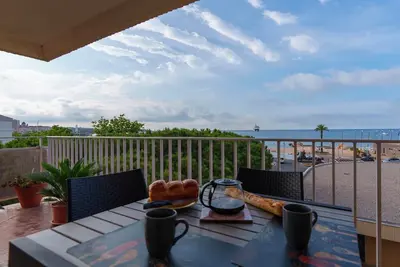 Image de Appartement face à la mer - 72 m² - 2 chambres - 2 salles de bain- Fréjus Plage