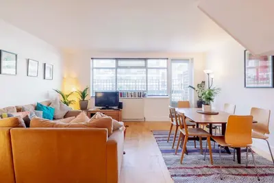 Image de 3-Bedroom Duplex w/ Private Patio in Shoreditch - Pass the Keys