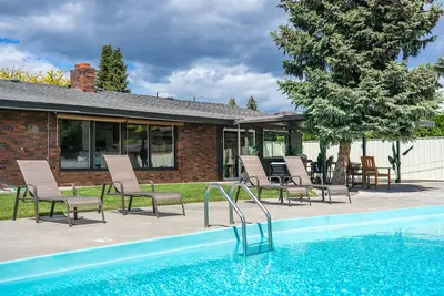 Image de Modern Rancher Oasis  I  Gorgeous Pool!