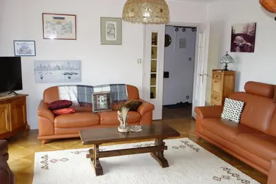 Image de Grand appartement de 109 m2 exposé Sud à 200 m. du lac et du centre ville.