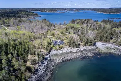 Image de Deep Cove on the Ocean Shore