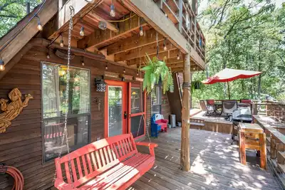 Image de Relaxing Lake Texoma Cabin with Hot Tub