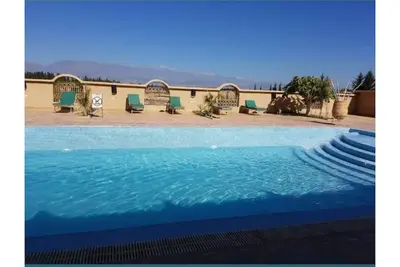 Image de Charmante maisonnette avec terrasse et piscine
