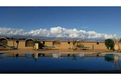 Image de Maisonnette privée avec terrasse et piscine