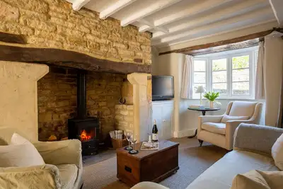 Image de ★ Renovated Cosy & Rustic Cotswold cottage with fire ★
