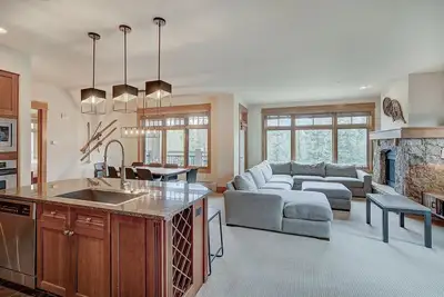 Luxurious 3 Br in River Run Village with Ski-In Out, No Cleaning fee by RedAwning