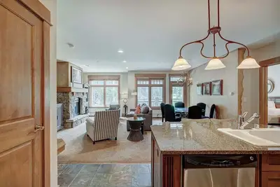 Image de Luxurious 2 Br in River Run Village with Ski in ski out, No Cleaning Fees, Kids Ski Free by RedAwning