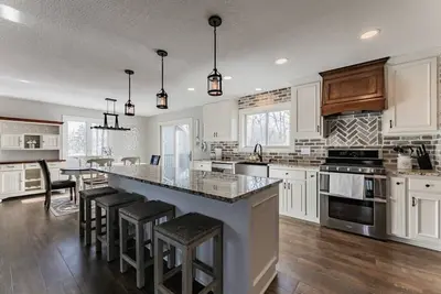 Image de Stunning 1 Acre Farmhouse Great Lake Location