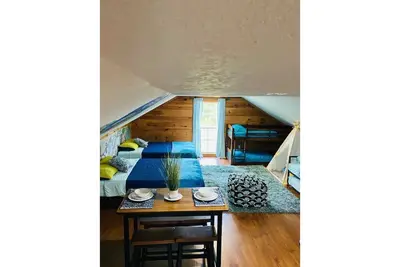 Image de “Lovely Tree”Bunk House&Pool@The House on the Hill
