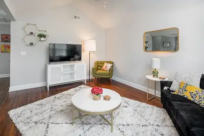 Image de Chic 2br Duplex ★Close to NoDa, Uptown, Light Rail
