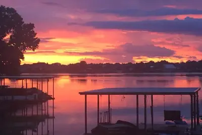 Image de Beautiful White Fox Cottage directly on Lake Granbury  Canal