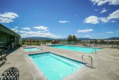 Image de Cozy Mountain Condo w/Outdoor Heated Pool Access
