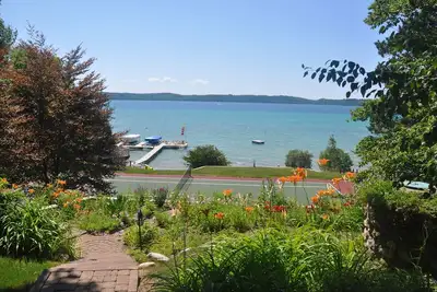 Image de Fantastic Torch Lk Waterfront Cottage A ~Hot Tub- Tennis/pklbl Crt ~ Kayaks-Sup