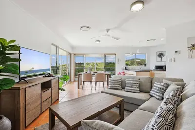Oceanside Apartment with Views of Yaroomba Beach