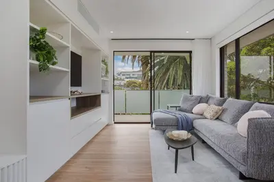 Image de Modern, north-east facing, 2-bed apartment