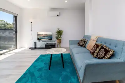 Image de Chic 2-Bed Home with Backyard, Bbq & Parking