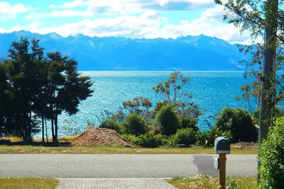 Image de Lakefront Fantail House