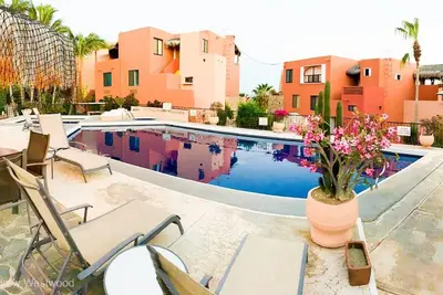 Image de Stunning cove beach in safe & beautiful community!