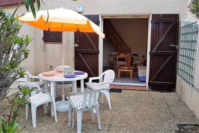 Image de Pavillon avec jardin privatif proche du port de St Cyprien - 4est12