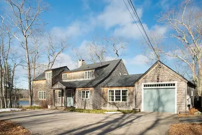 Charming House w/ Private Water Access, Kayaks & Bonus Room