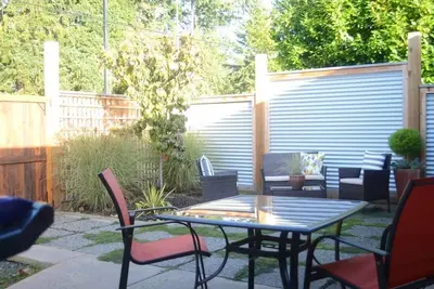 Image de Relaxing 1 Bedroom Suite - 5 minutes from the beach!