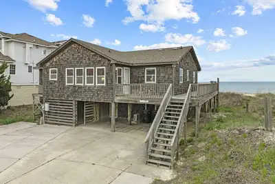 Image de 2877 - Carolina Dreamin, Oceanfront oasis with direct beach access and private walkway