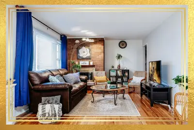 Image de Welcome to our charming and newly remodeled home, close to everything