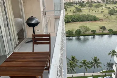 Image de New! Remodeled 2br w/parking, views, 1 block from beach!