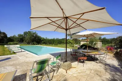 Image de Beautiful farmhouse with heated pool and jacuzzi