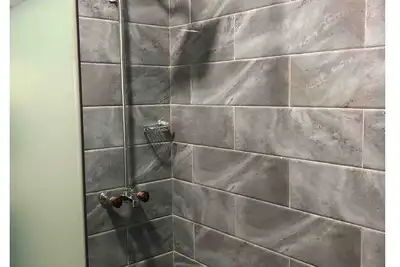 Image de Exquisite private entrance 2 beds apartment w/a soccer board in Victoria island
