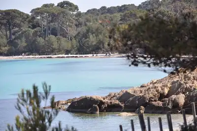 Image de Studio lumineux  à l entrée du village