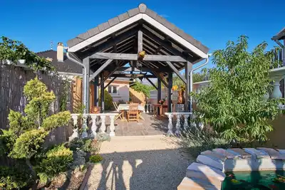 Image de Appartement \"Au Clair Matin Ă La Mure\" avec vue sur les montagnes, jardin, climatisation et Wi-Fi.