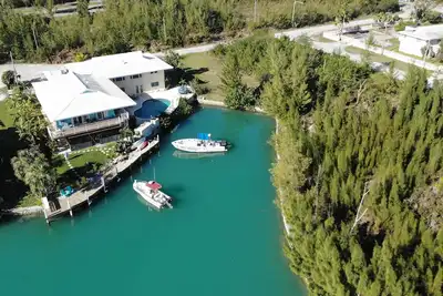 Spacious 3-Br Waterfront Condo w/ Dock & Pool, Walk to Beaches, Bars & Shopping!