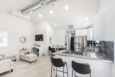 Image de Charming 2br Home in Phoenix's Historic Dayton Coronado District.