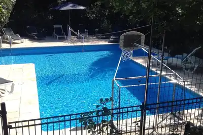 Image de Grande maison avec piscine