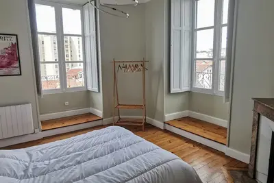 Image de Bel appartement rénové, 5 min grande plage!